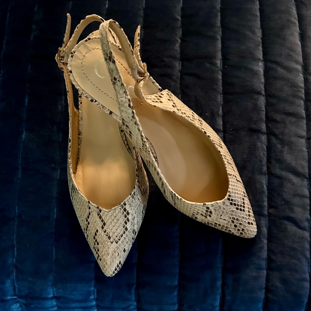 Cato Comfort pumps, taupe/tan, size 8 wide-fits like a medium. Like new!